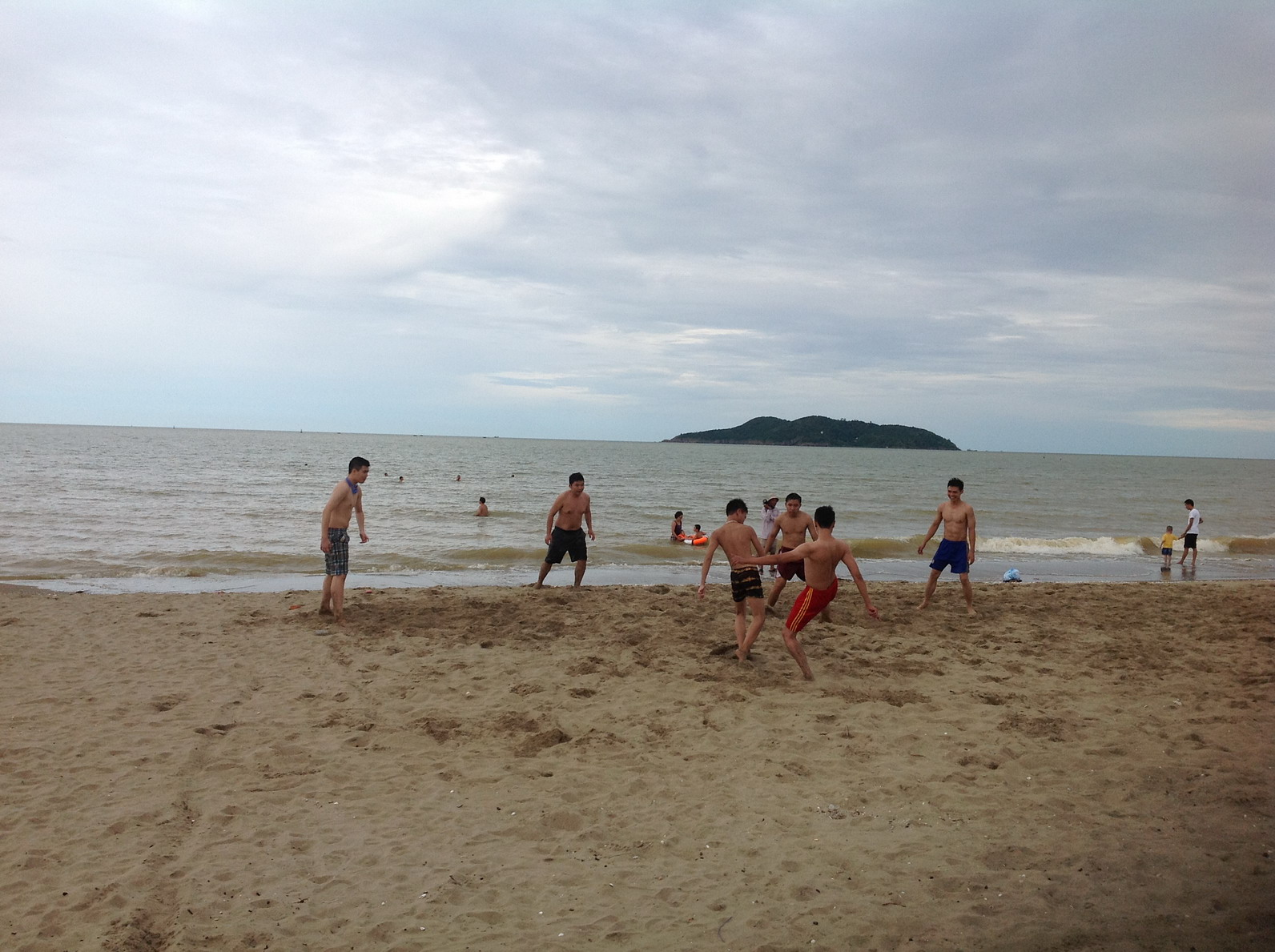 Hoạt động tại bãi biển Cửa Lò (Nghệ An)